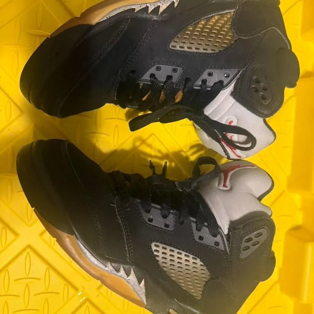 Jordan Men's Black and Navy Trainers